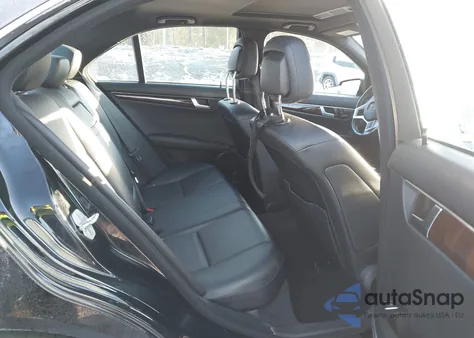 2013 Mercedes-Benz C 300 Sport 4Matic из США, поврежденный, VIN WDDGF8AB9DG077089